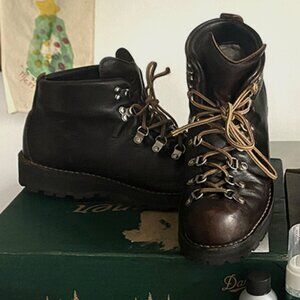 Danner Mountain Light, mens size 10EE, Brown